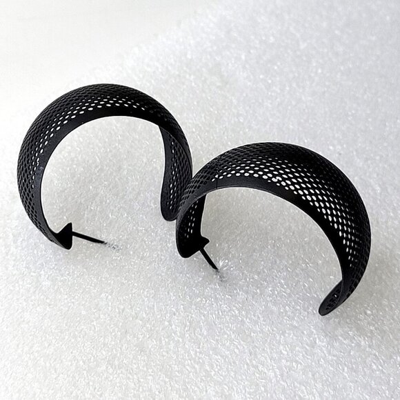 Lightweight Black Earrings - Picture 7 of 9